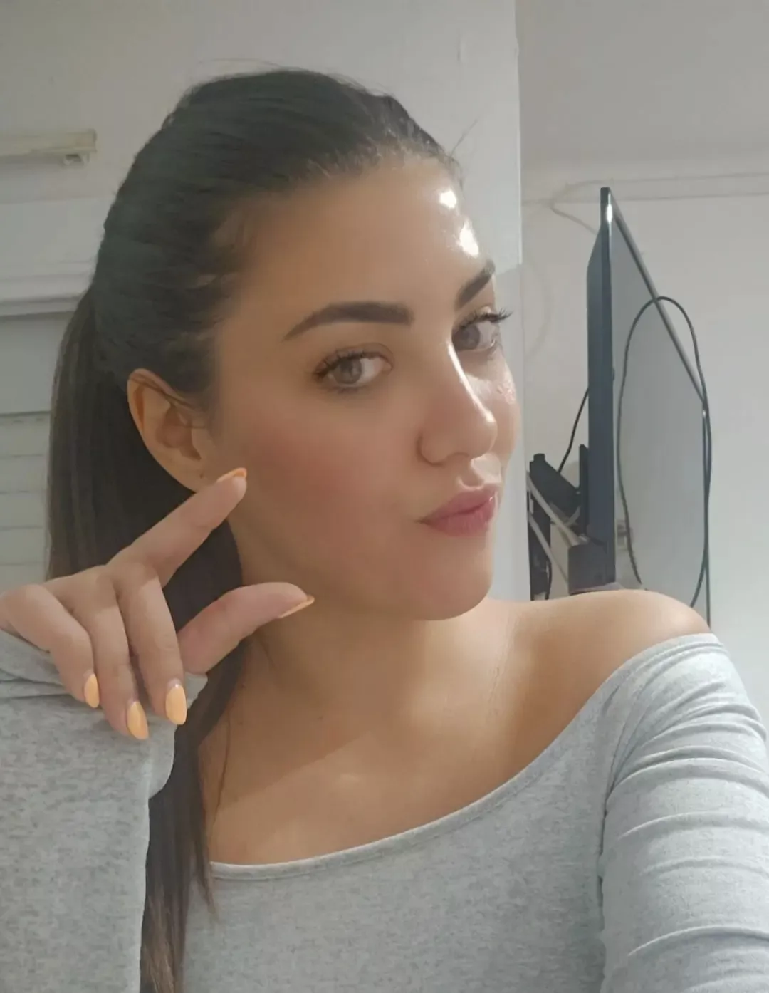 Show me your cock and I will compare it with the last one I have seen (it can be smaller or bigger than yours) and the game begins.