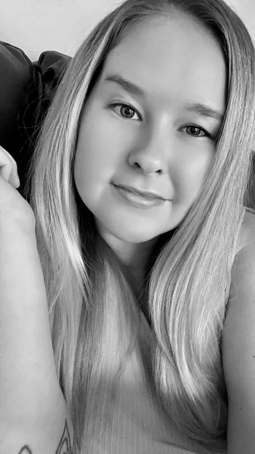 Someone go buy one of the Christmas lingerie sets I just added to my throne. 