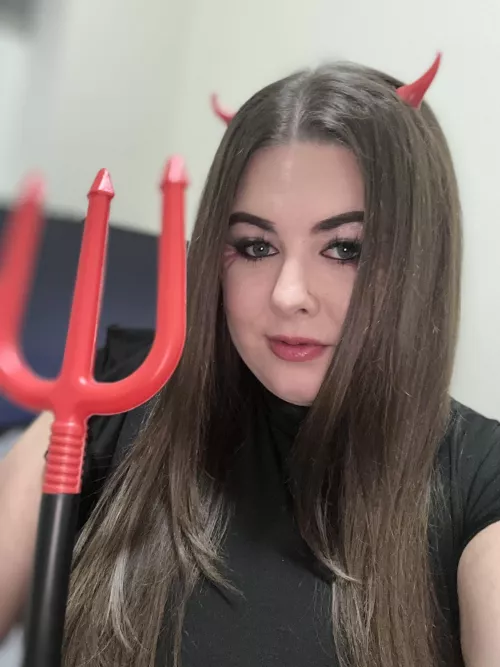 Sometimes classy sometimes a total slut 😈💦