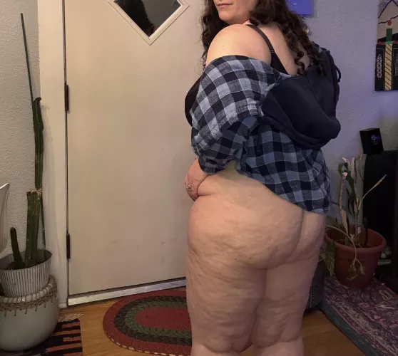 Starting off your Monday with ass & thighs!