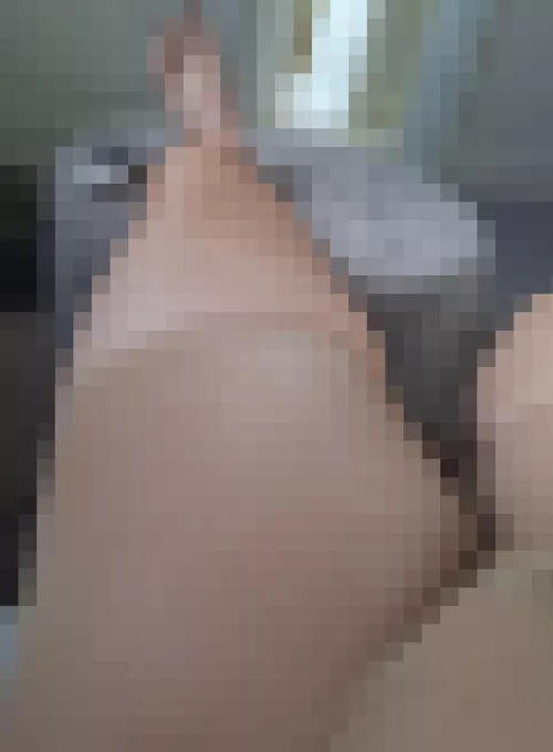 That's right, you're such a loser even me in my Spanx gets pixelated.