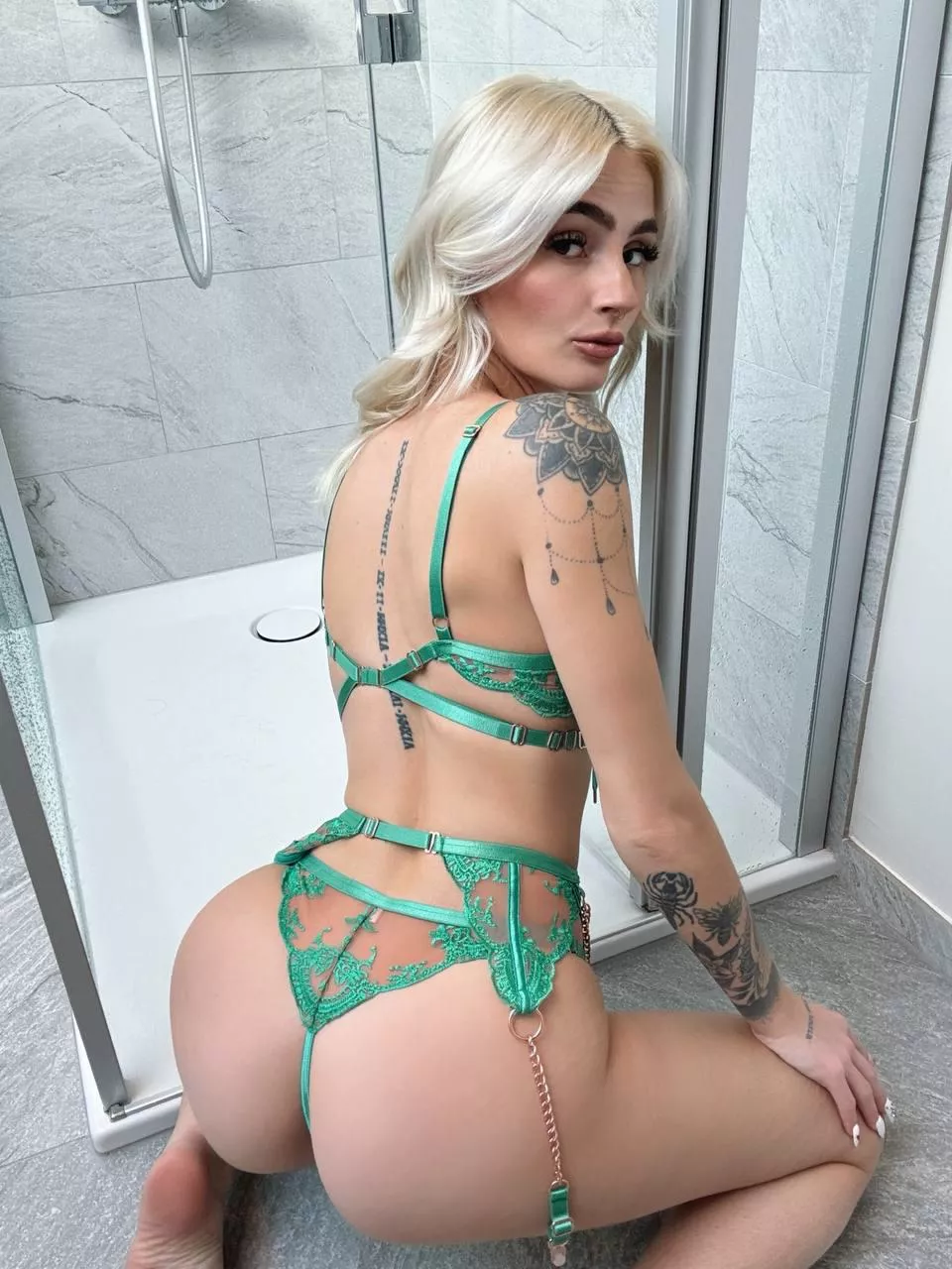 this is how I dress for when my professor comes over 👩🏼‍🏫