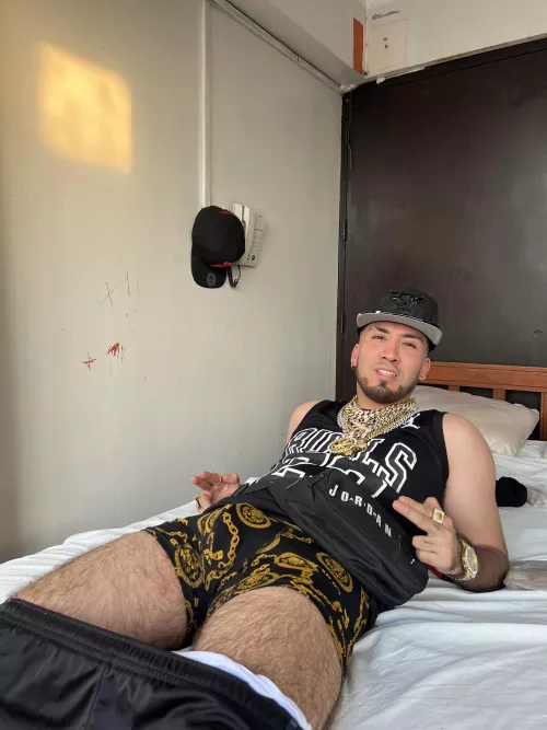 This sweaty bulge is ready for a naughty mouth like yours lol say ah