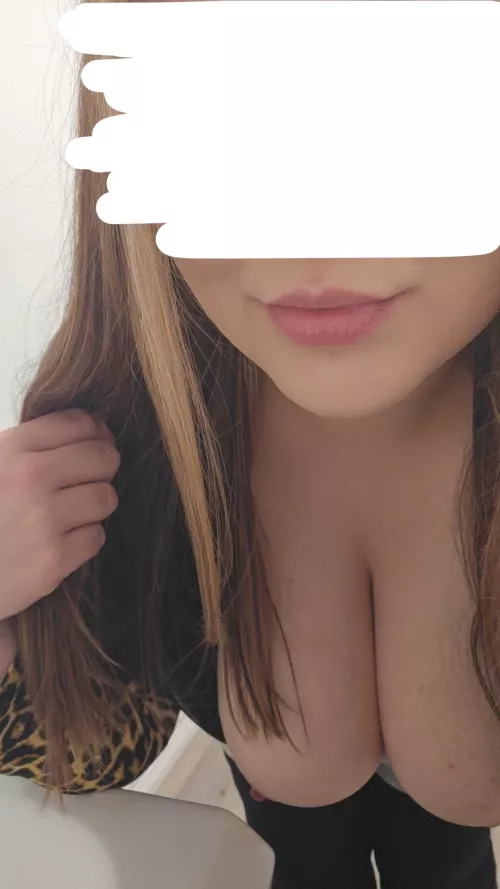 WCW the sexy wife surprised me with a pic at work today