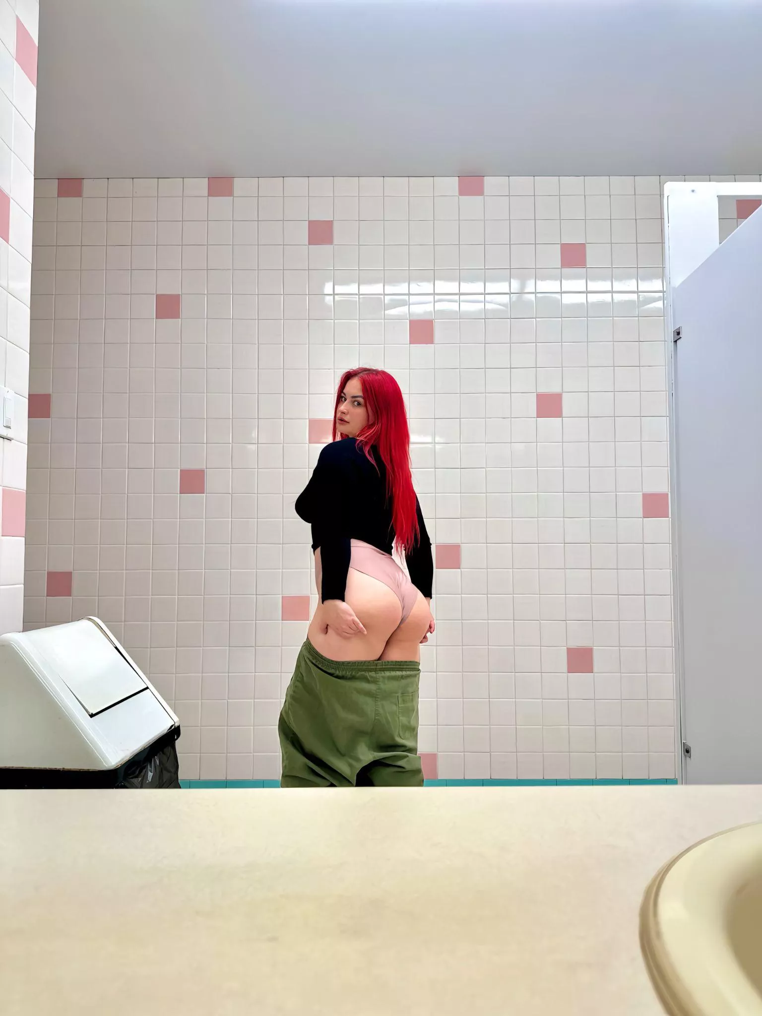 When it’s a really slow day I find ways to make the time go a little faster 😏 (f) 