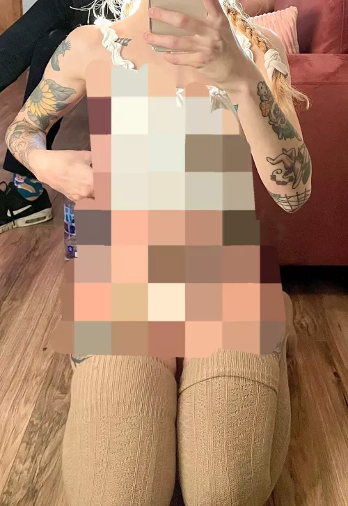 Which one of you simps wants to see your goddess uncensored?