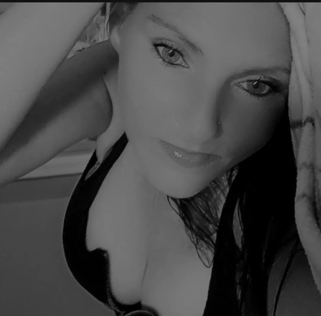 Who wants to bang this headache away😜(39f)