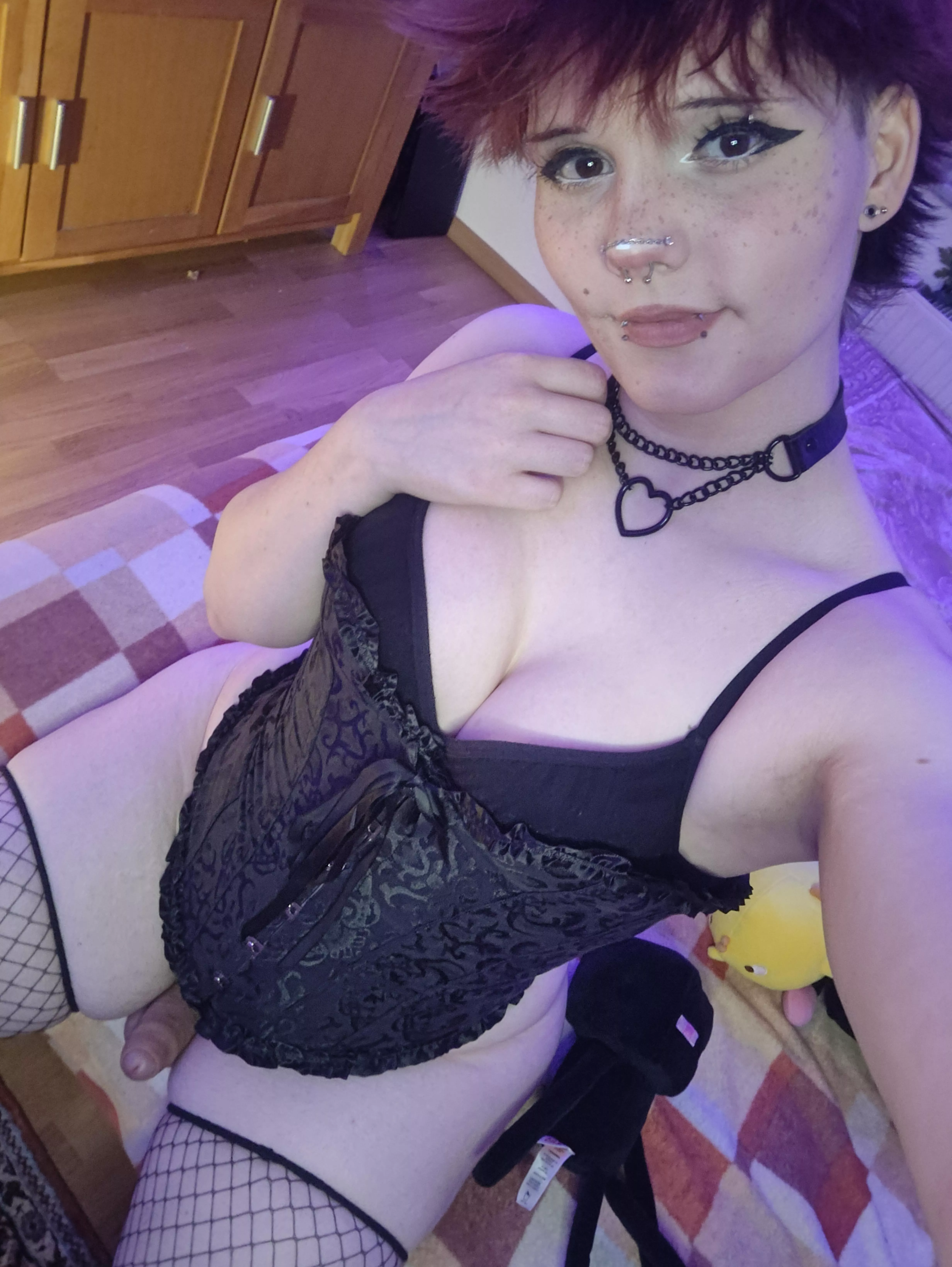 who wants to rest on my thighs?🎀🤭