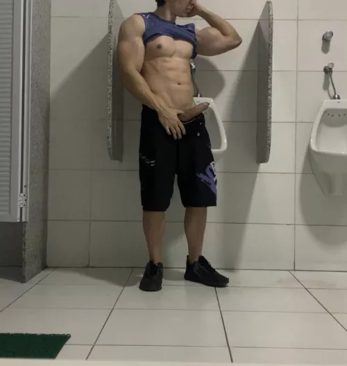 [22] What would you do if you found me showing off like this in the middle of the gym bathroom?