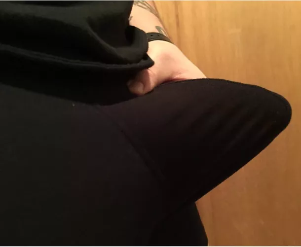 31 Looking for a smooth, big ass, sub bottom to chat with tonight and do some rp’s with haha kik - Jjax1978