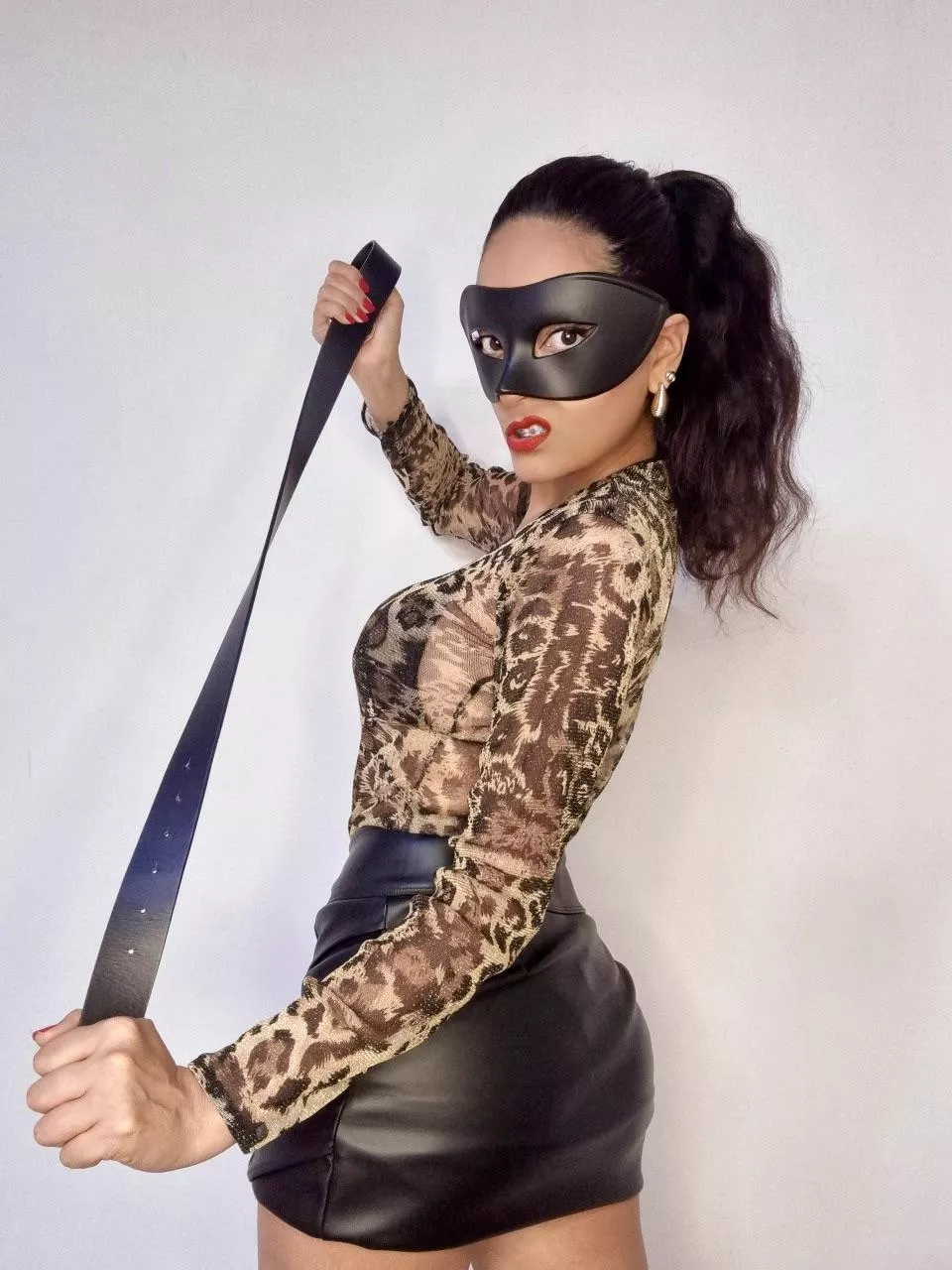 Don't even dare touch yourself, without your queen's permission!