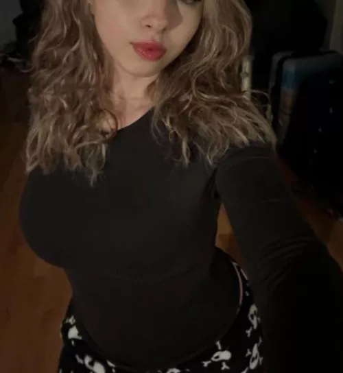 F 23 latina looking for black men to raceplay with and use as my cum slave also looking for whitebois and cucks