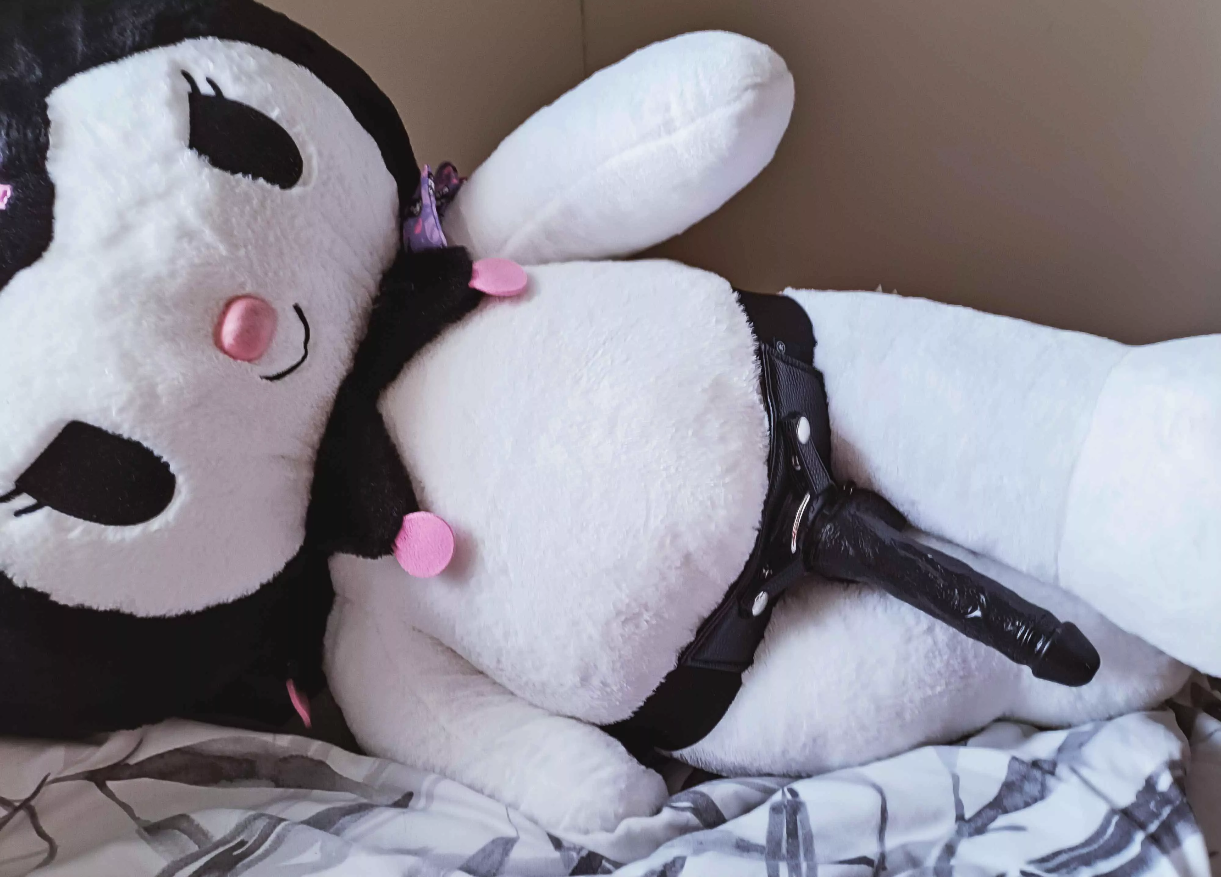 Large Kuromi + Strap on 