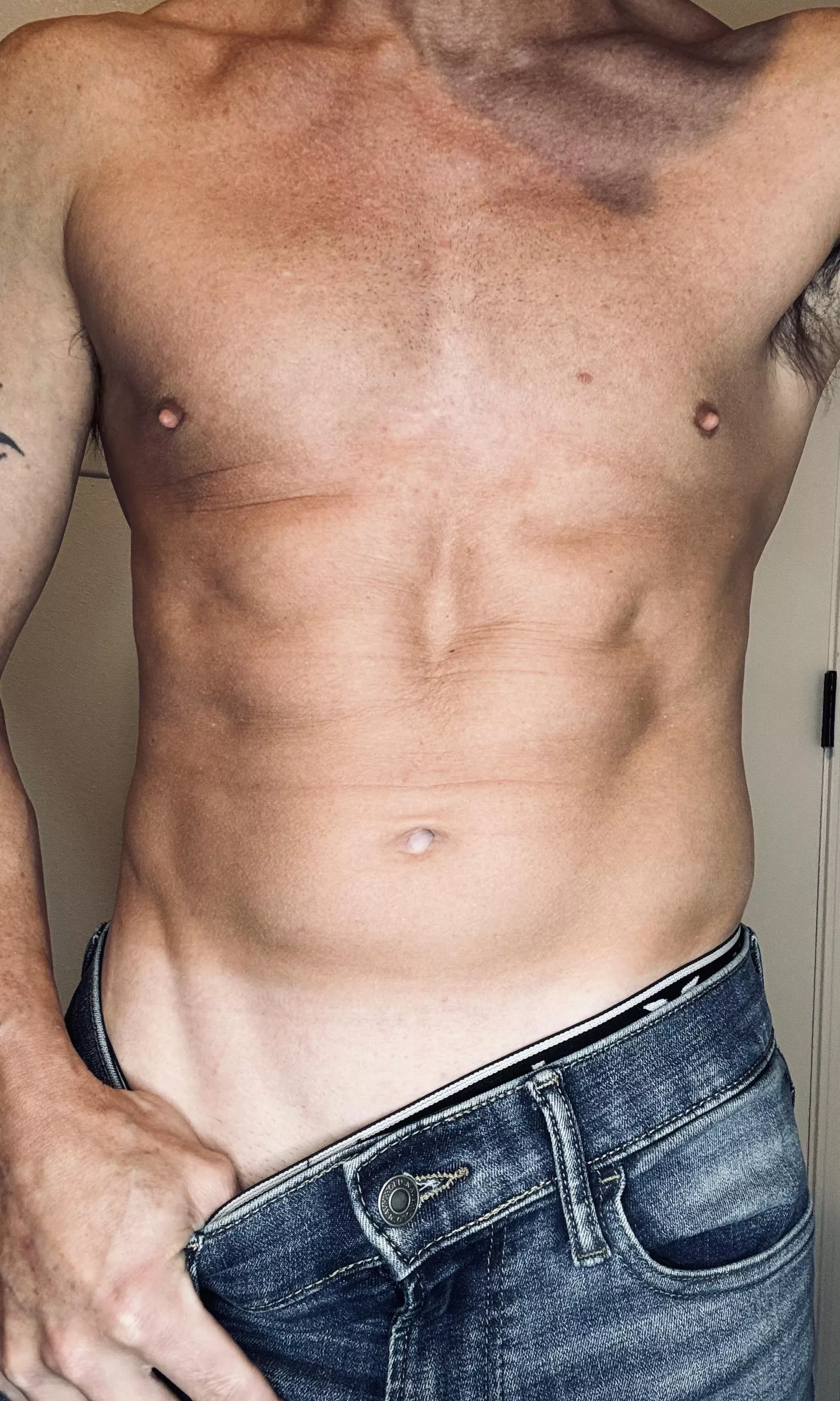 Late night encounter. Nothing serious. Lafayette M4F/ hotwife. Will travel or host. 