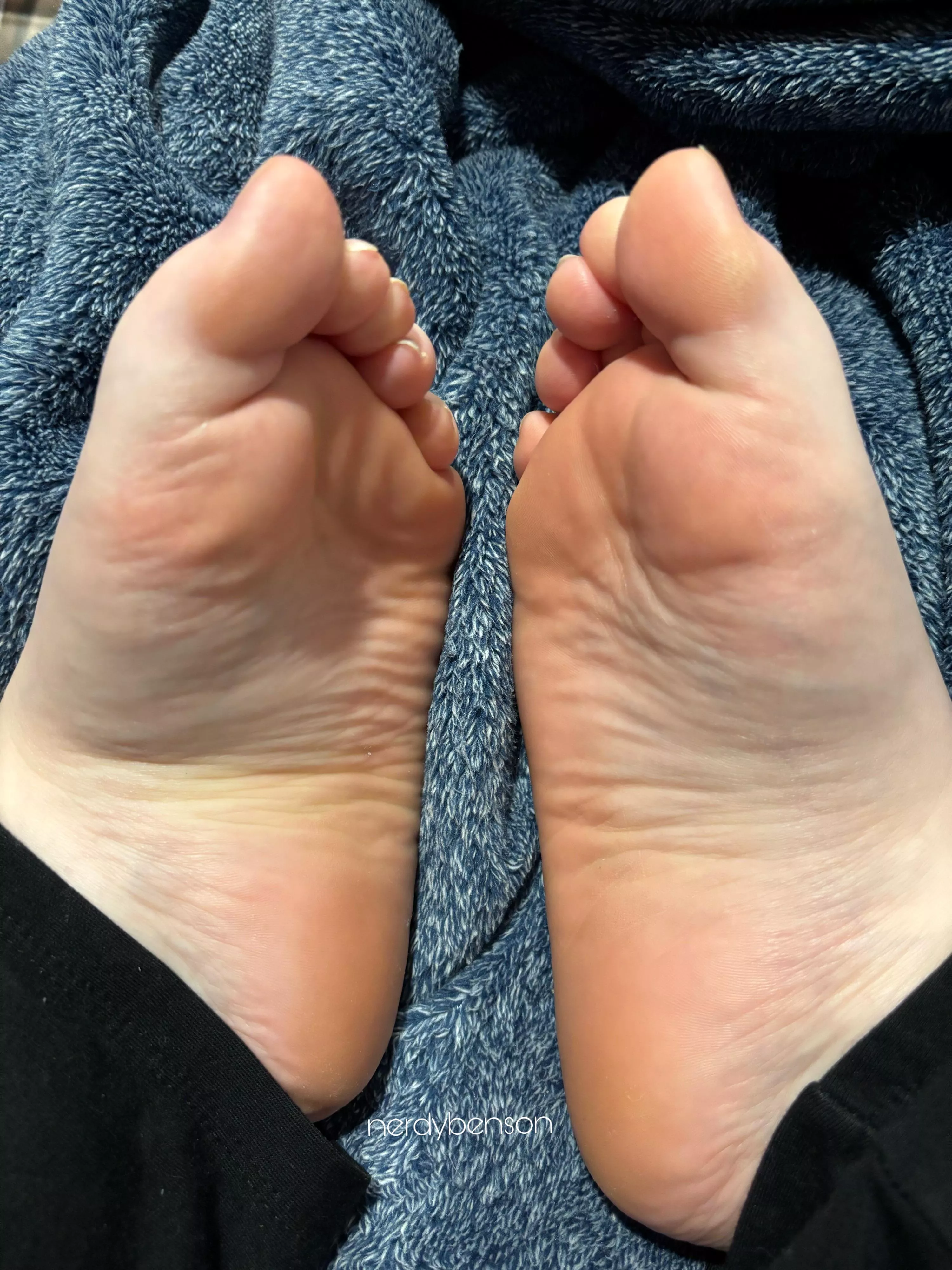 Need a big dick between them 