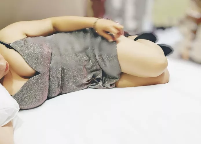 New Year’s party.  Looking 4 sensational massage.   