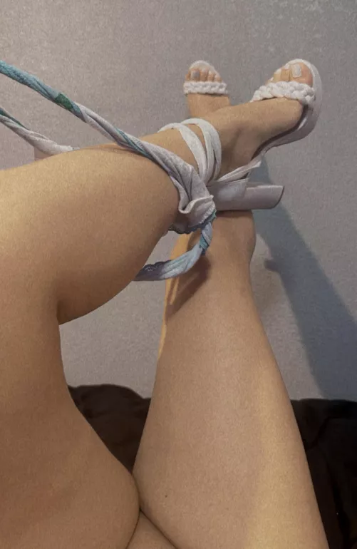 Pretty feet in heels, what do you think?