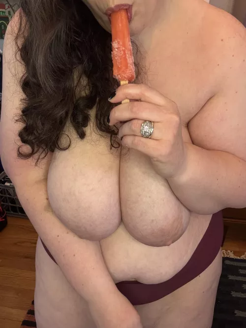 Slutty wives suck dick with wedding rings on 😈