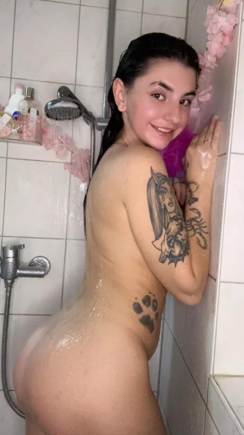 18yo Don't tell my parents I'm here for older guy's attention