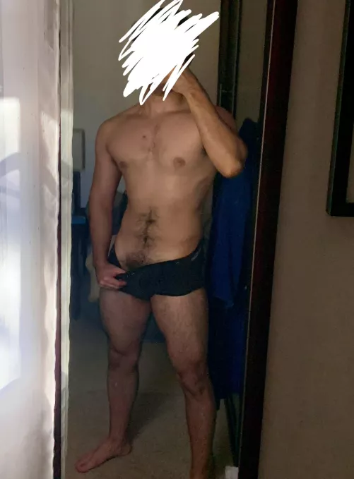 28 str8 chill guy looking for some bros to connect, into fitness, food, music, any visual entertainment or anything really 💪🏼