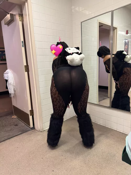 a little ass to end the week🥰