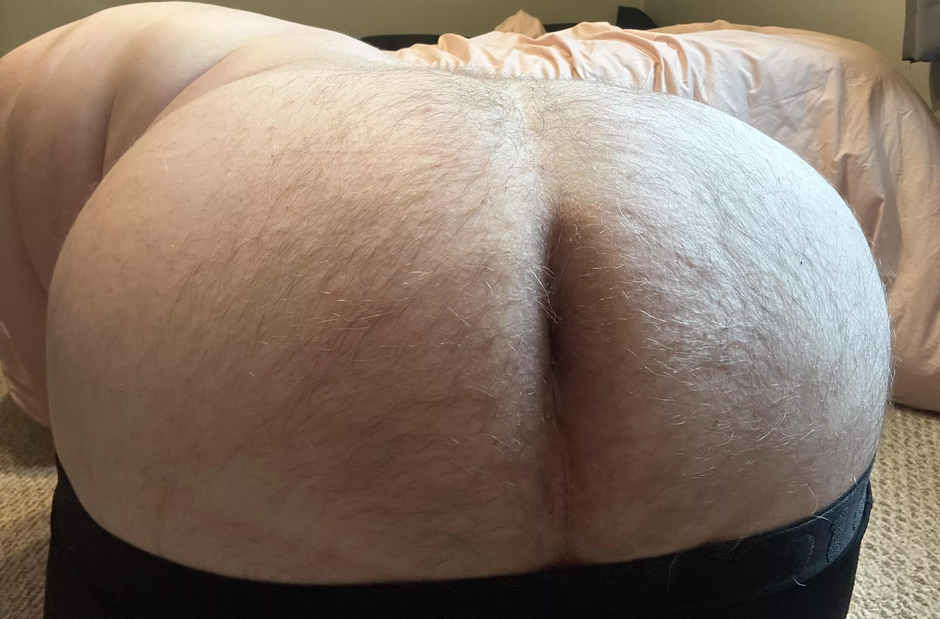 Age [30] chubby bottom ;)