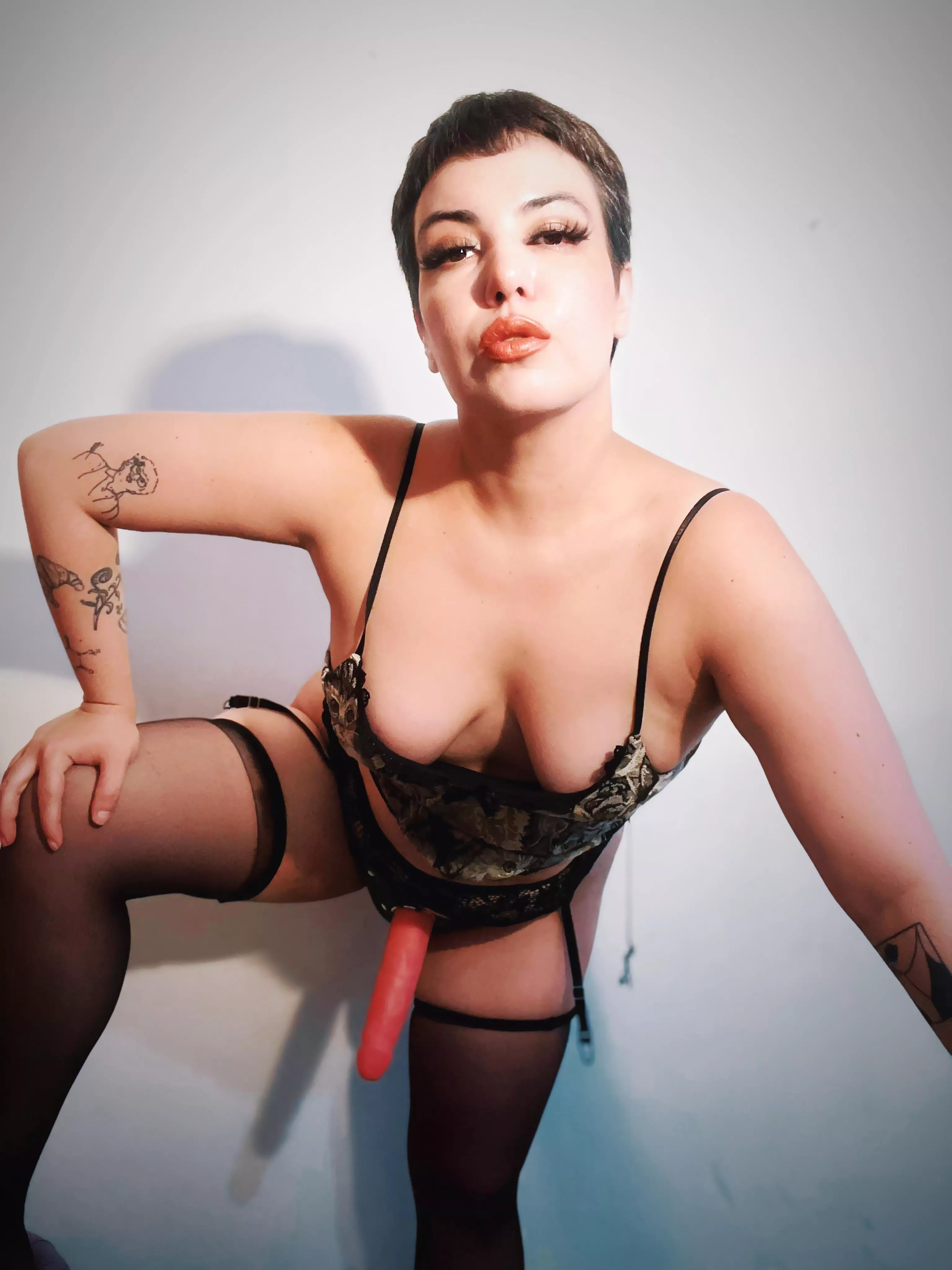 Be a good little bitch and get down on your knees. 