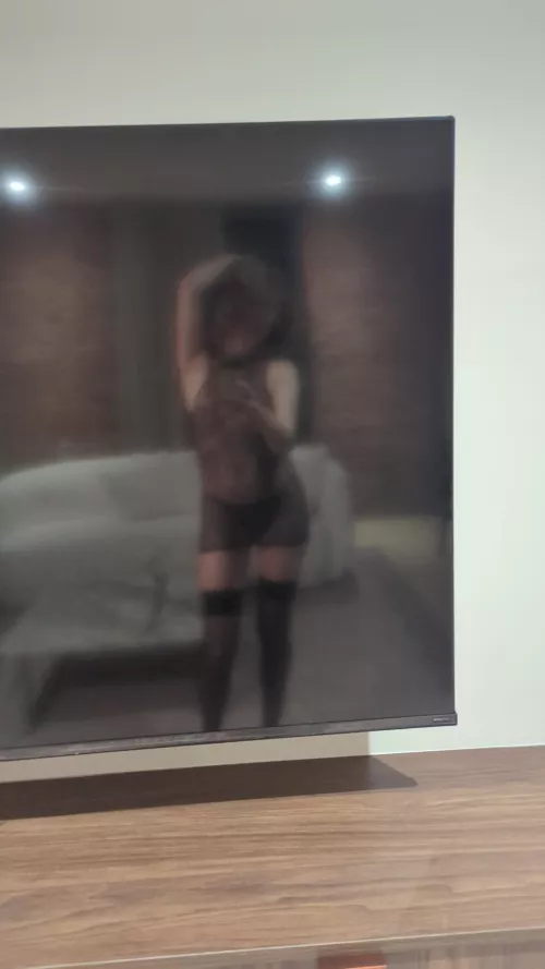 Couldn't resist to take that picture of my reflection. I am a TV star 🌟