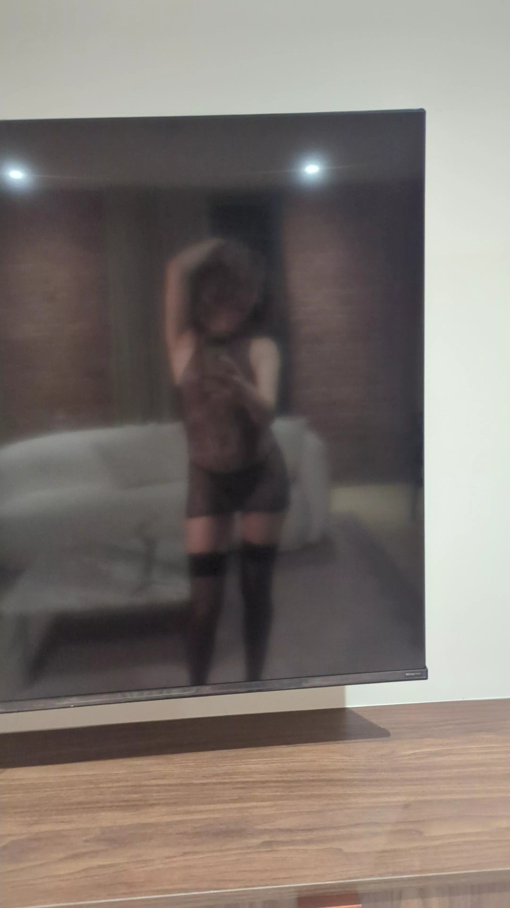 Couldn't resist to take that picture of my reflection. I am a TV star 🌟