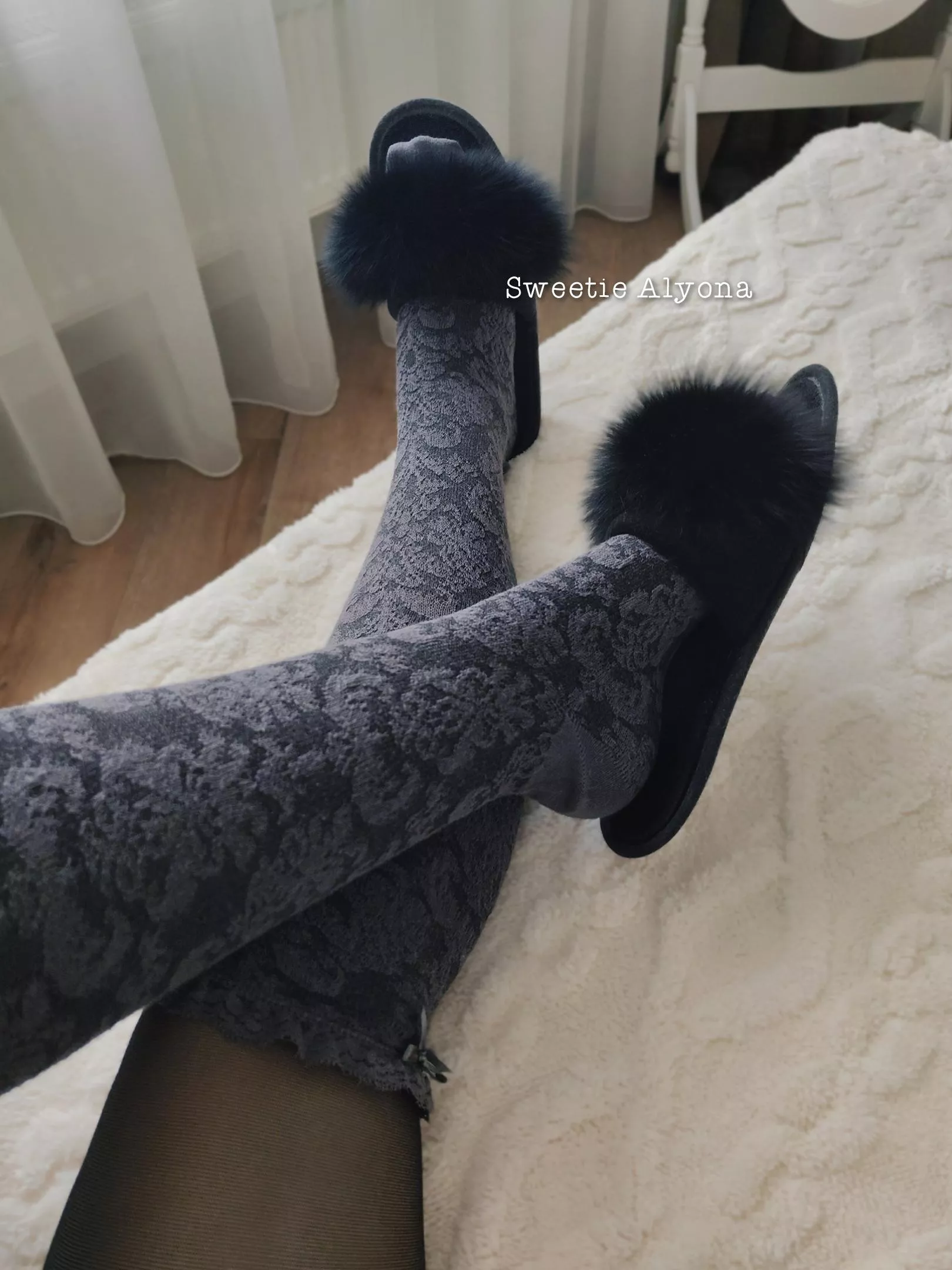 Do you like my slippers? 