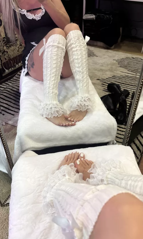 Enjoy your Saturday white toe fans ✨🤍 [oc]