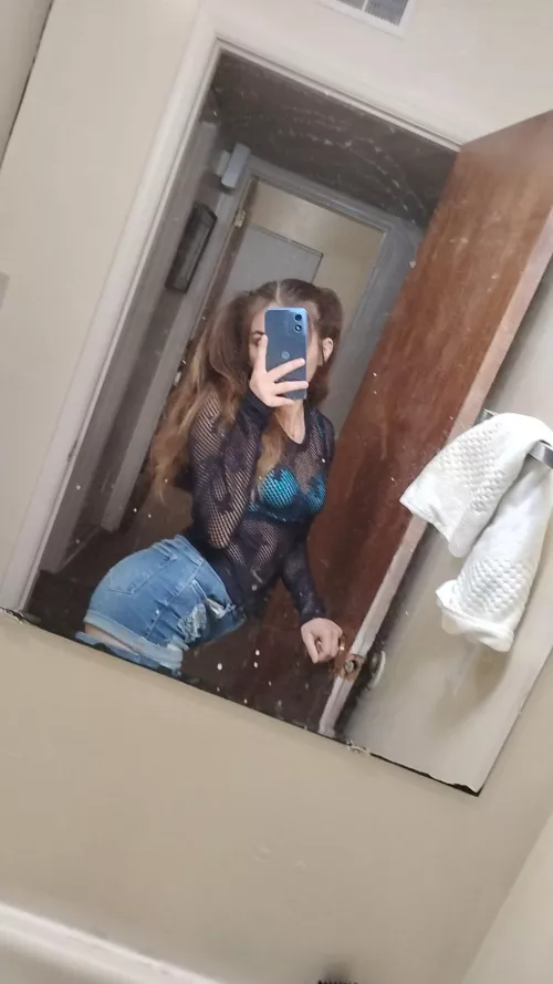 Good afternoon! Fetish Friendly and ready to get wild, let me know how I can help satiate you today 🤭🤭🤭