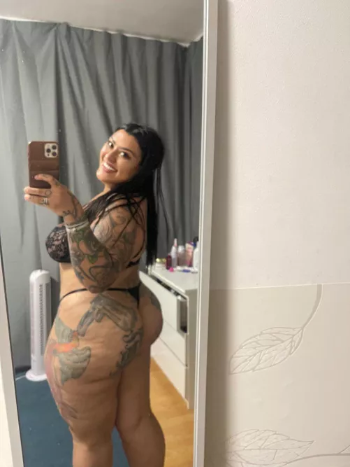 I'll show you my pussy the first time we meet. What are you gonna do with it
