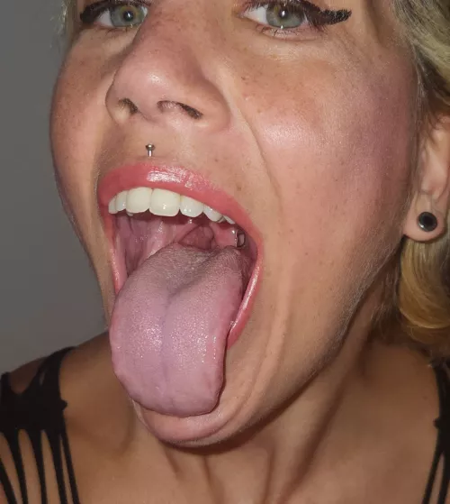 It's you, me and a long way to my belly, first I'll make you slide in my wet tongue 