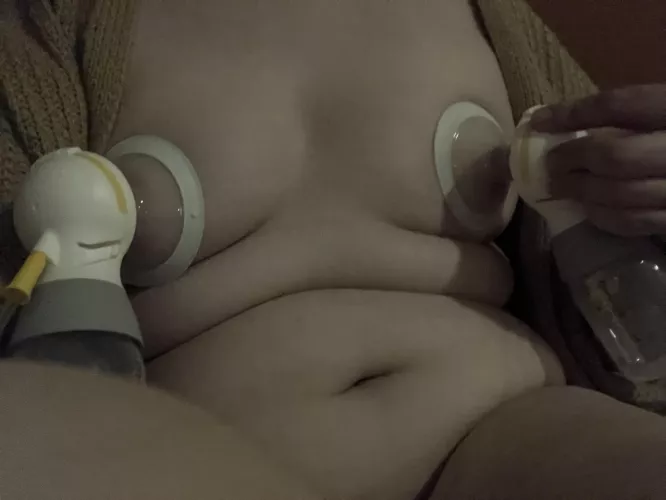 Just some cozy pumping 🥰