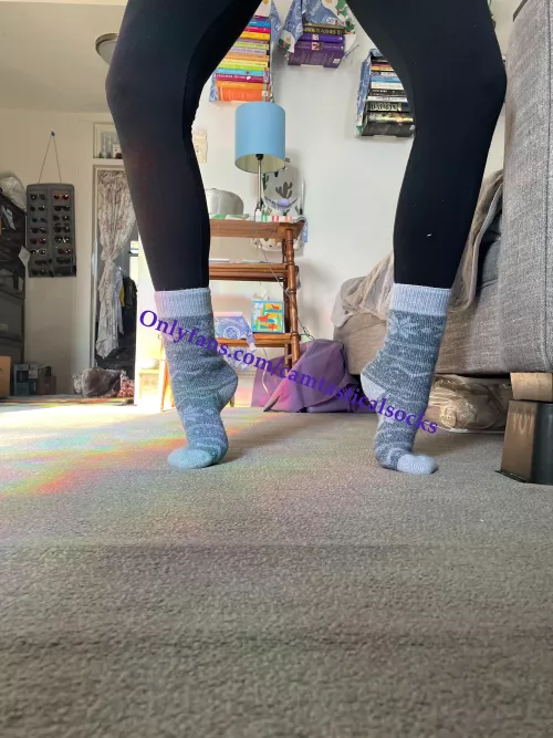 Leggggggings + boot socks 🖤💙🖤