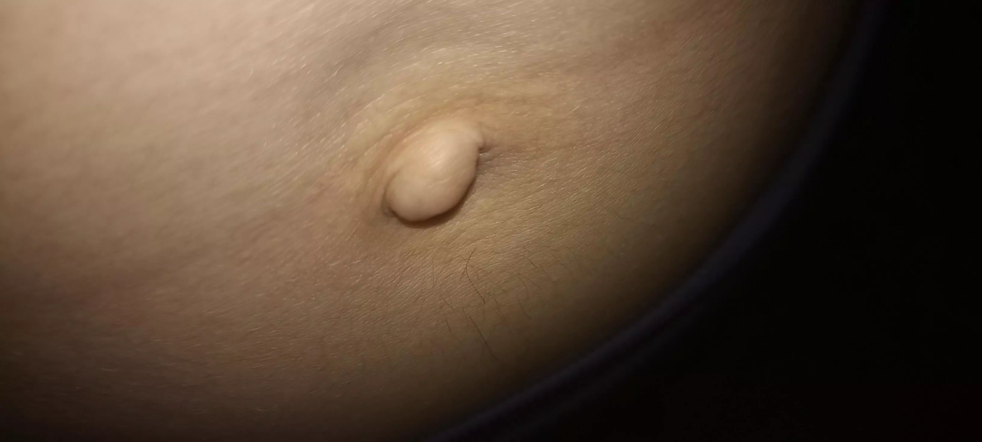 Look at my belly button 