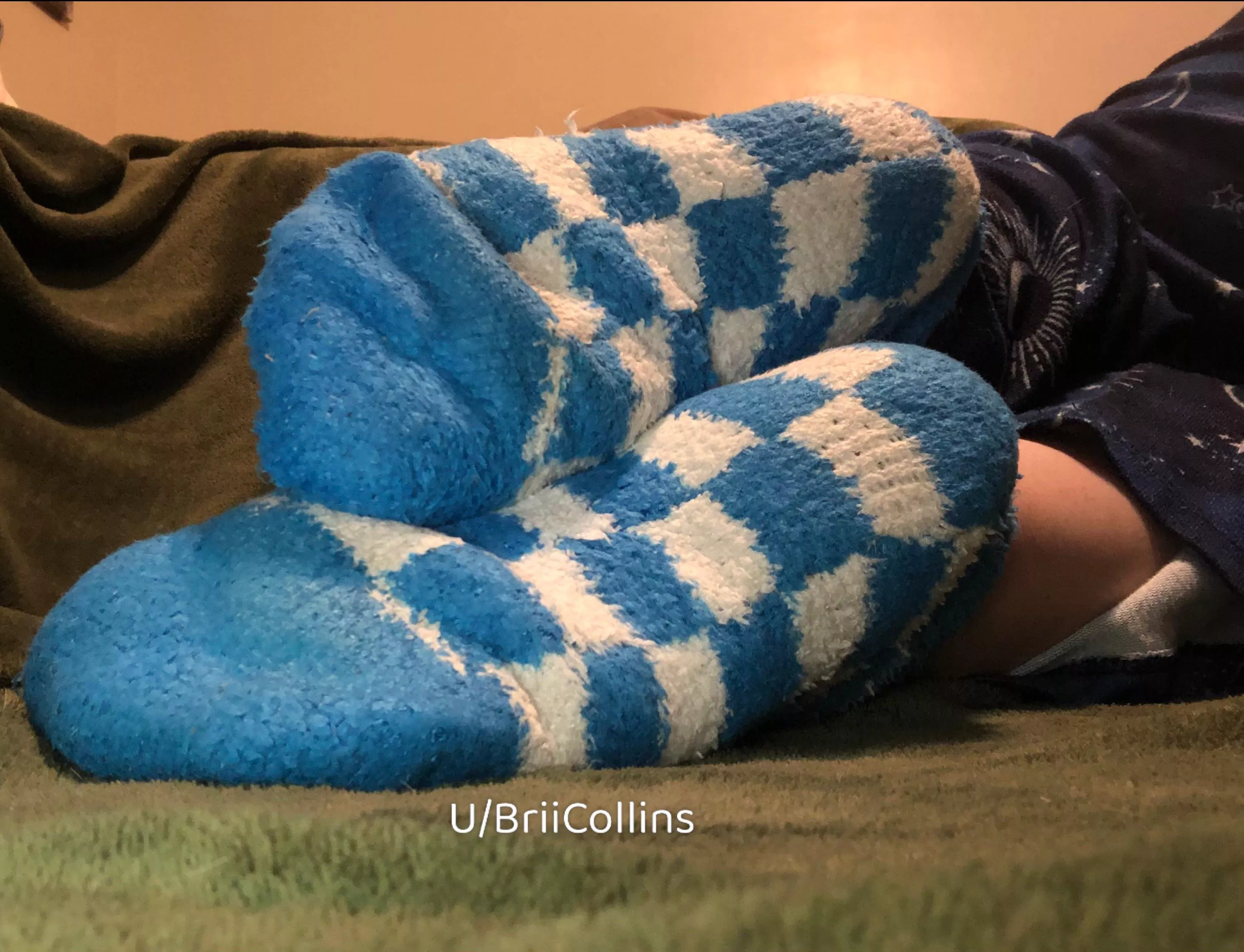 Me in fluffy socks 🔥🤤