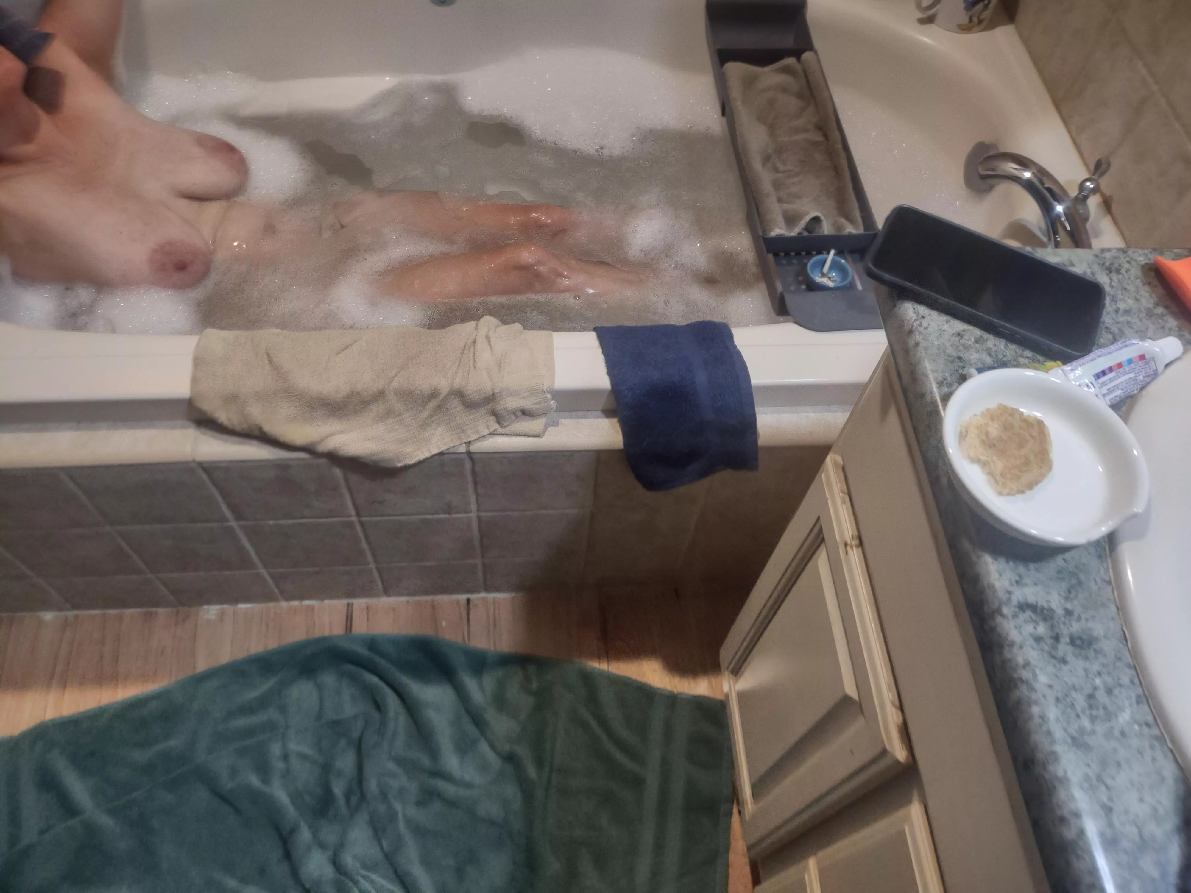 moms need special baths to eas the days 