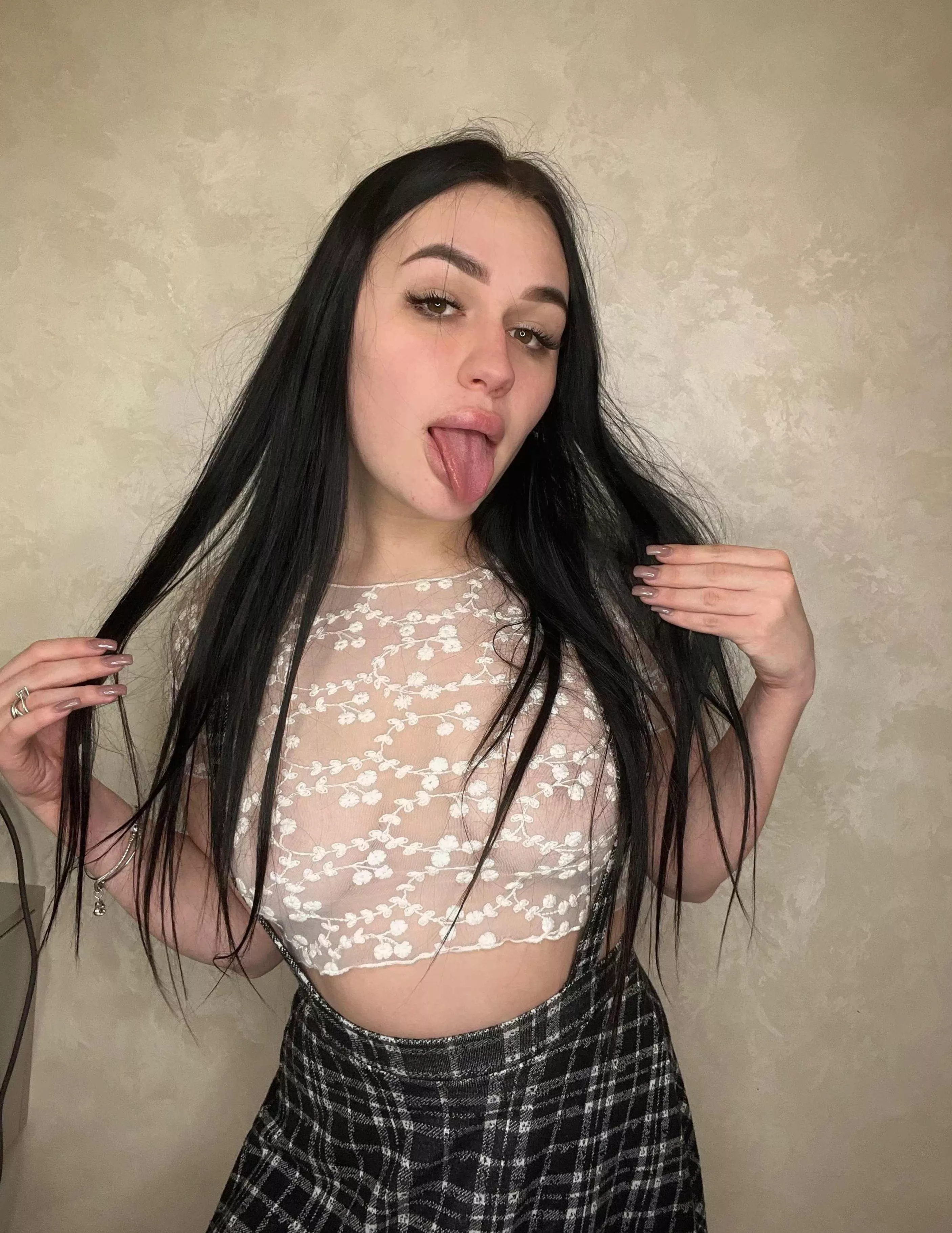 My dentist told me I have a tiny mouth so u guess that means tiny tongue but Ill still fit everything in