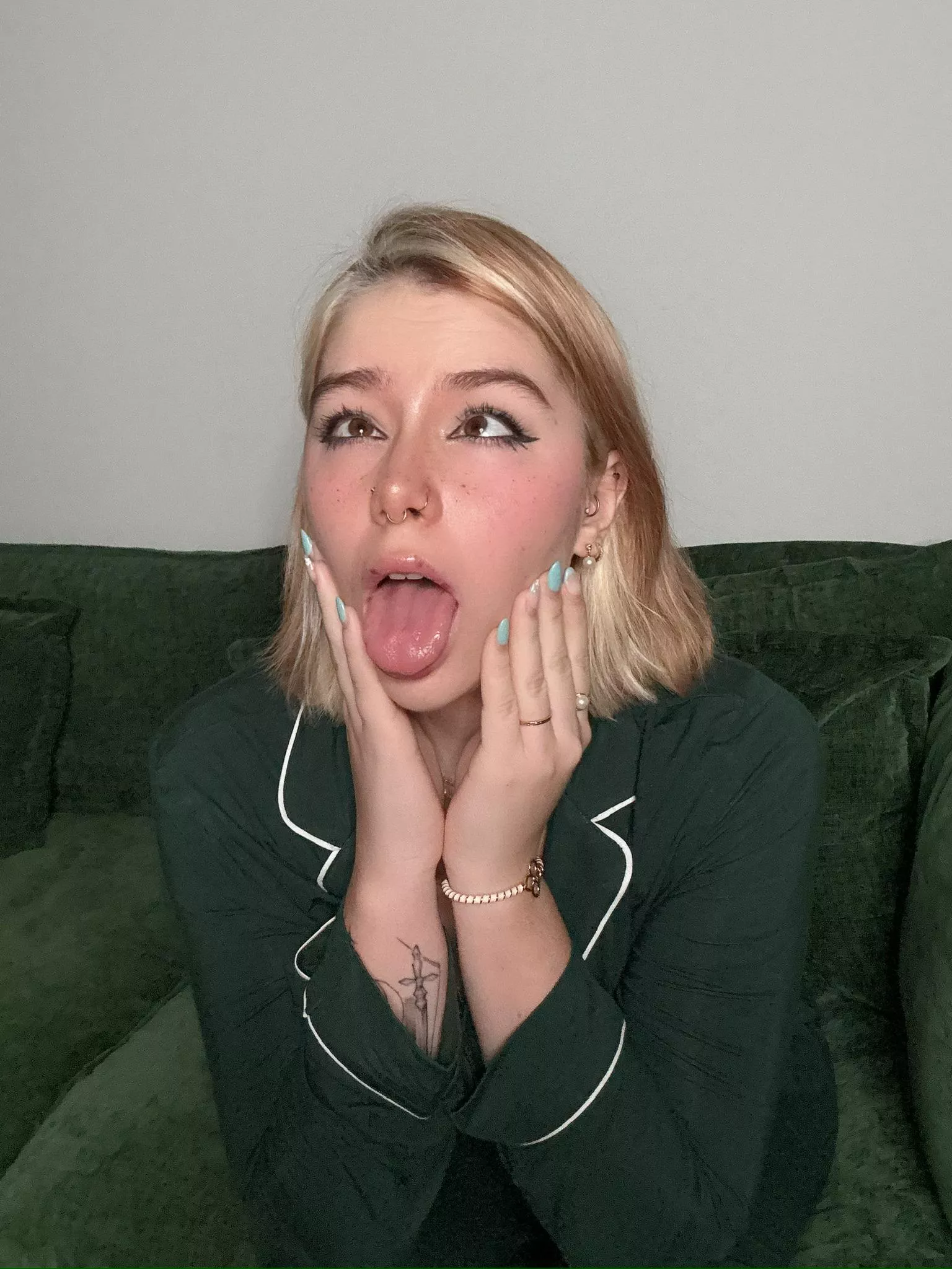 My tongue’s ready… Now give me something to taste 💦