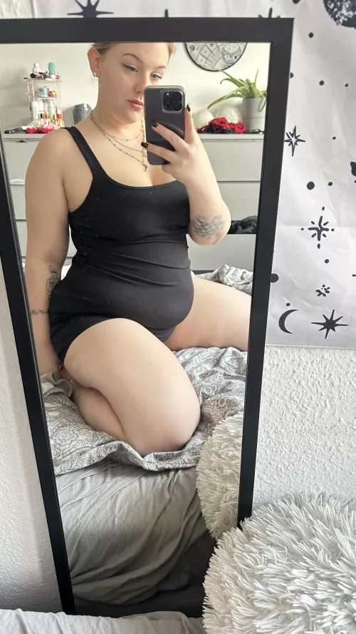 [OC] shoud i stay thick or lose some booty.