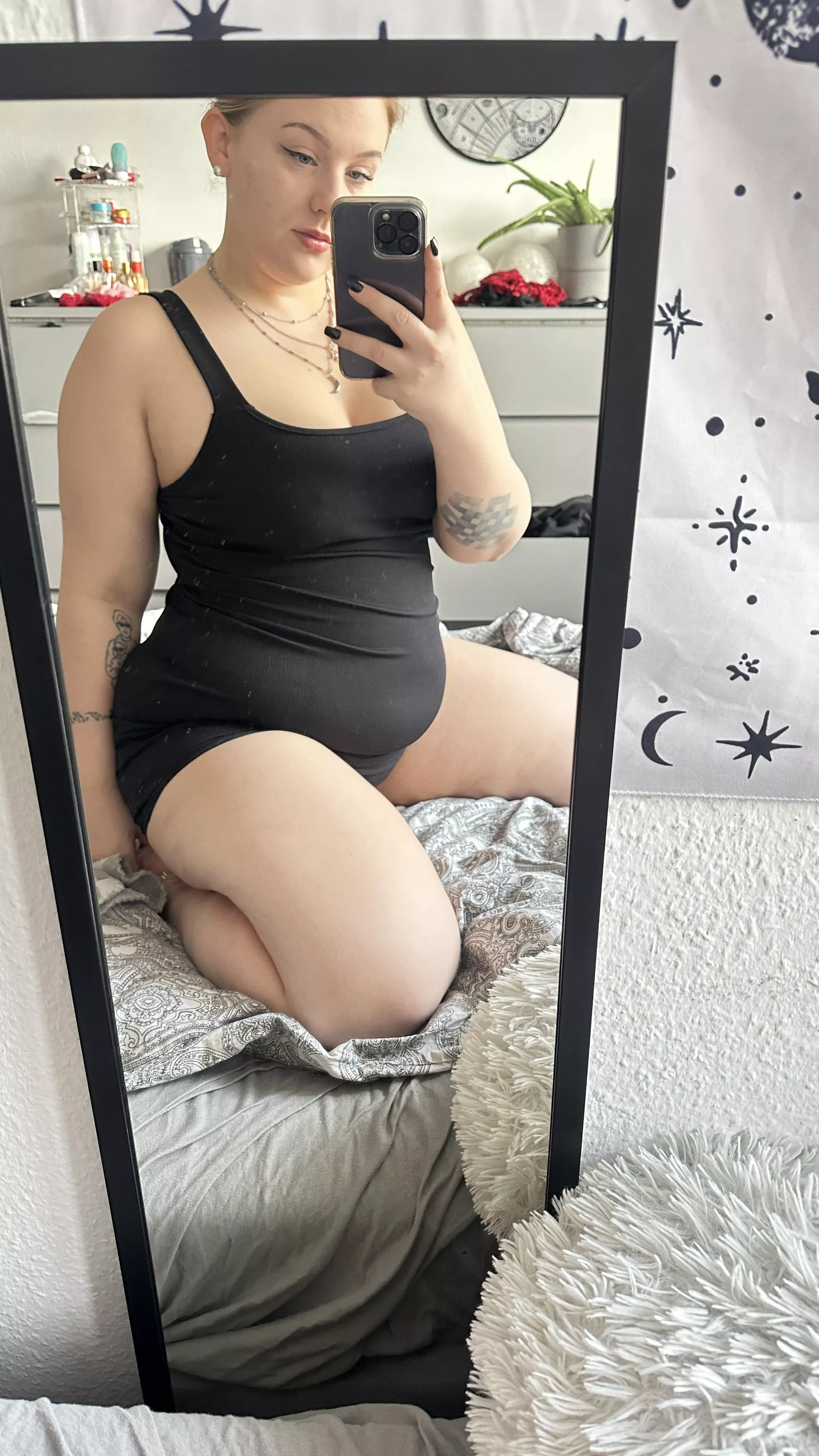 [OC] shoud i stay thick or lose some booty.