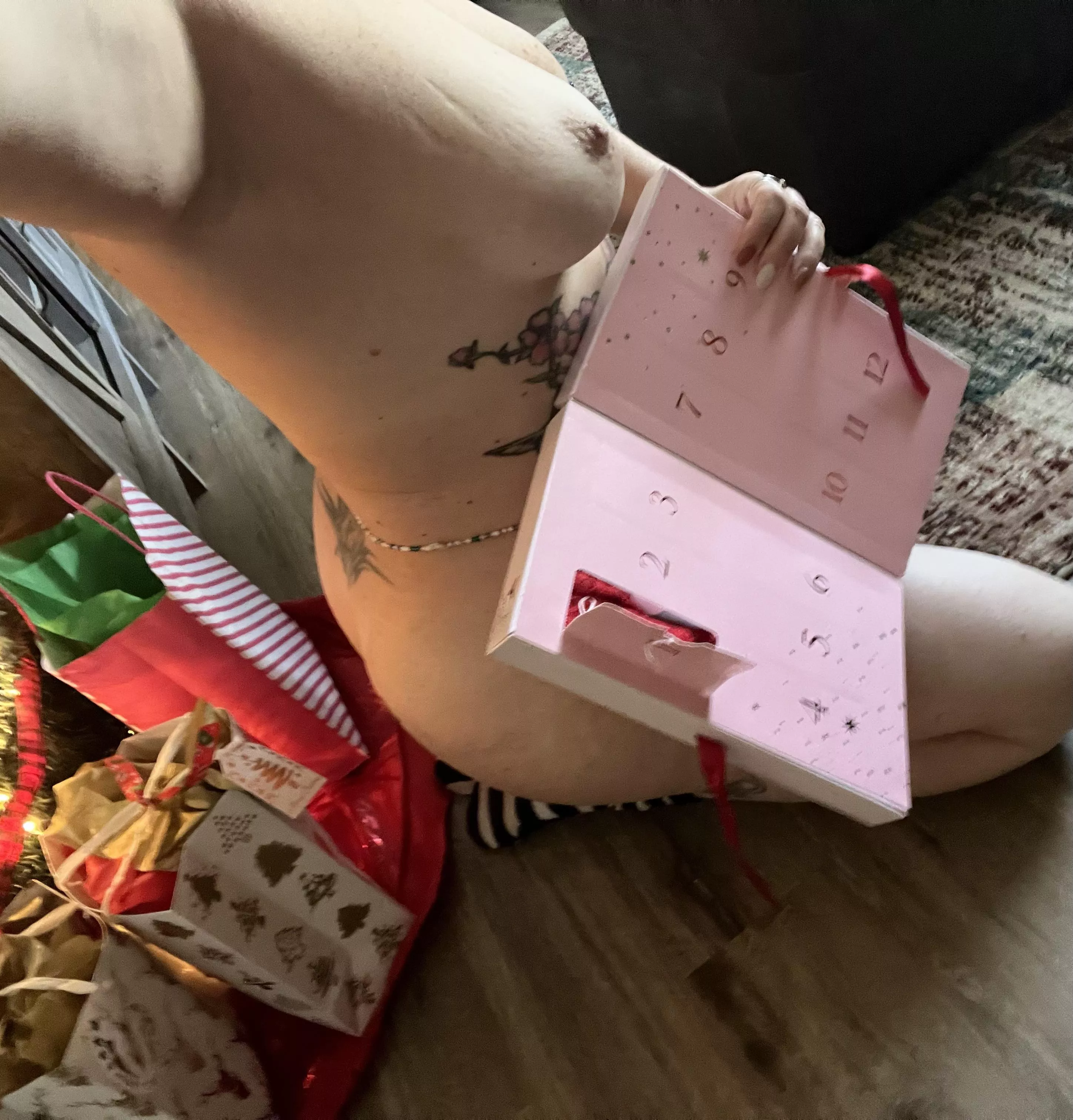 🎄On the 1st day of XXXMas a kinky elf sent to me….