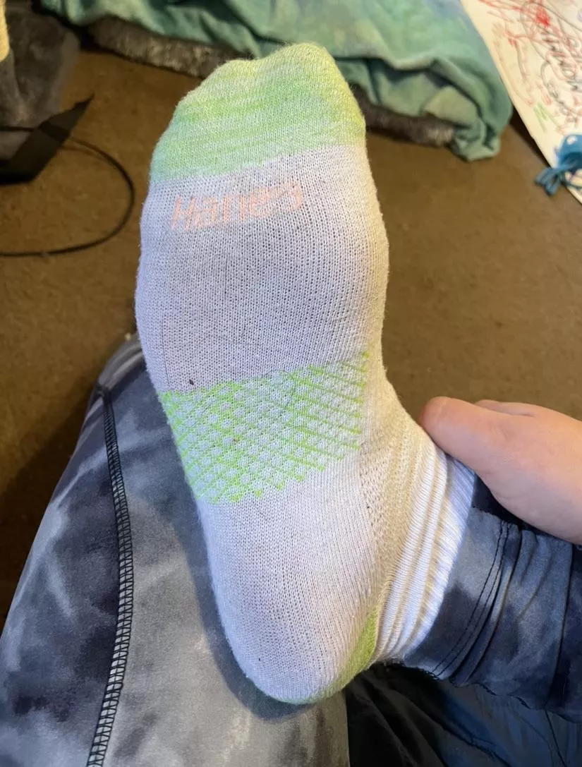 [Selling] Spending my weekend stinking up these Hanes socks? Want to check my progress? 🐽🧦