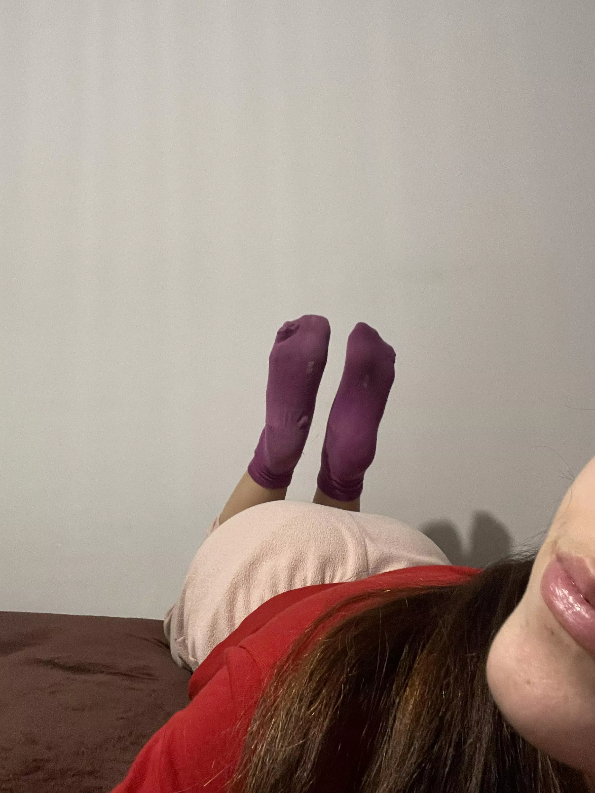 [selling]feet content,custom,socks pick your pair and add-ons and message me to plan my day of wears🌺fetish friendly 