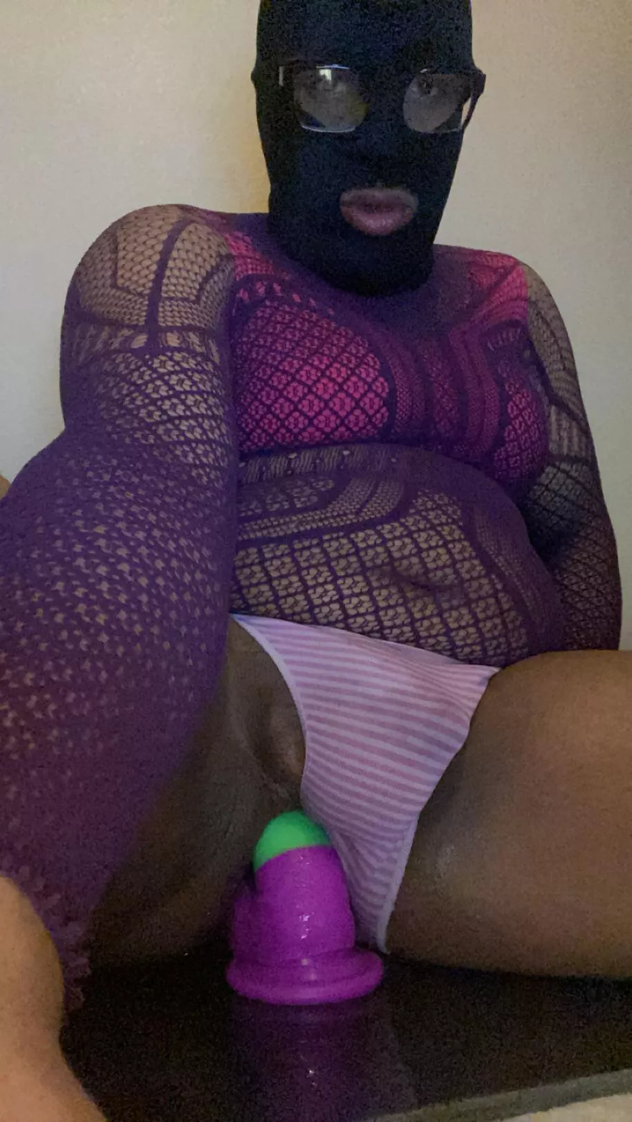 so bored and hornyyyy 😫