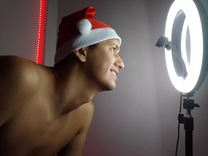 The real gifts don’t come wrapped; they come in bank transfers. 🎅🏻🎄💸💸