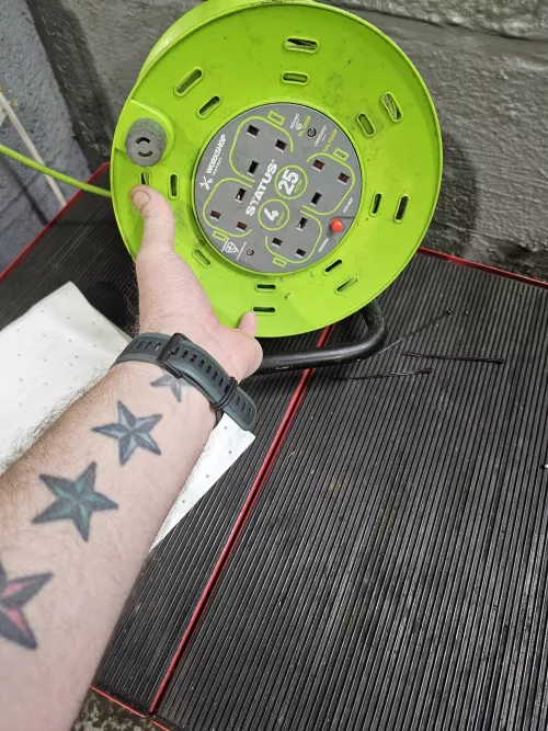 Verification post with 3 pin plug