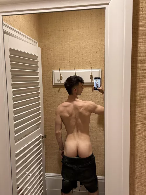 🍑 Want a taste of this smooth, juicy peach?